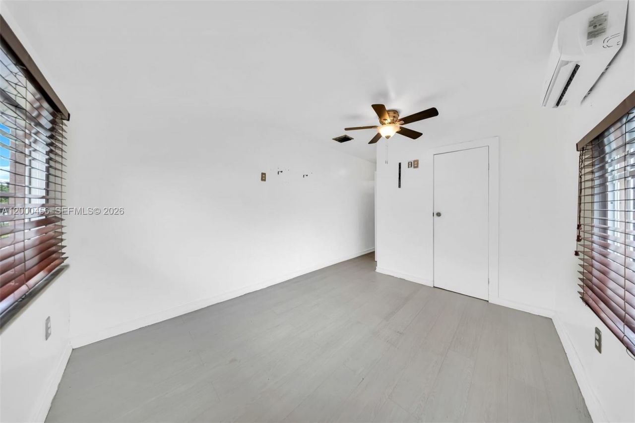 3030 NW 90th St, Miami, FL 33147 Photo