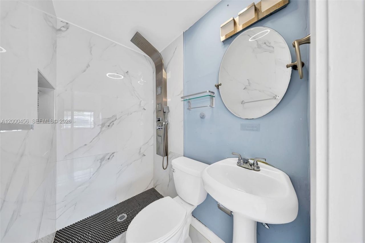 3030 NW 90th St, Miami, FL 33147 Photo