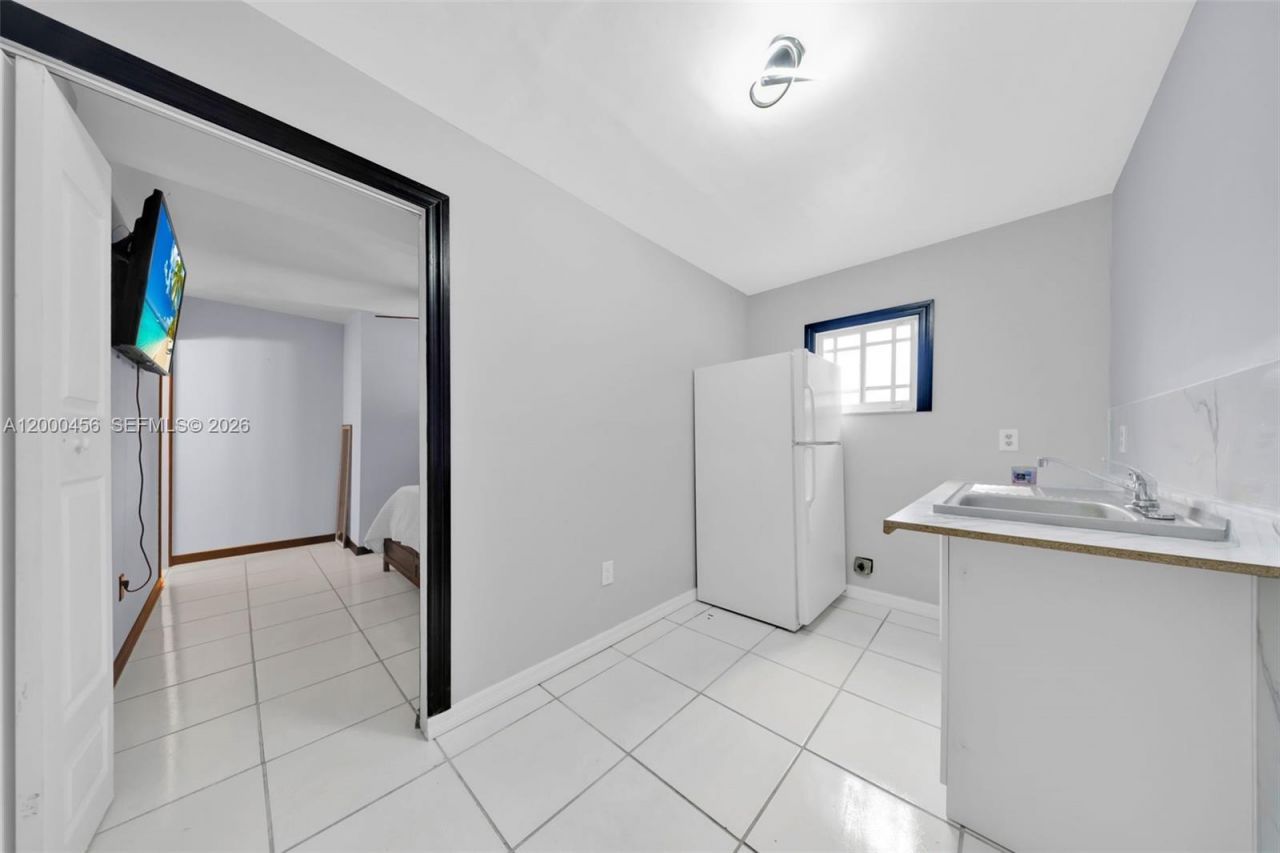 3030 NW 90th St, Miami, FL 33147 Photo