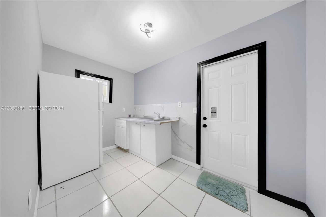 3030 NW 90th St, Miami, FL 33147 Photo