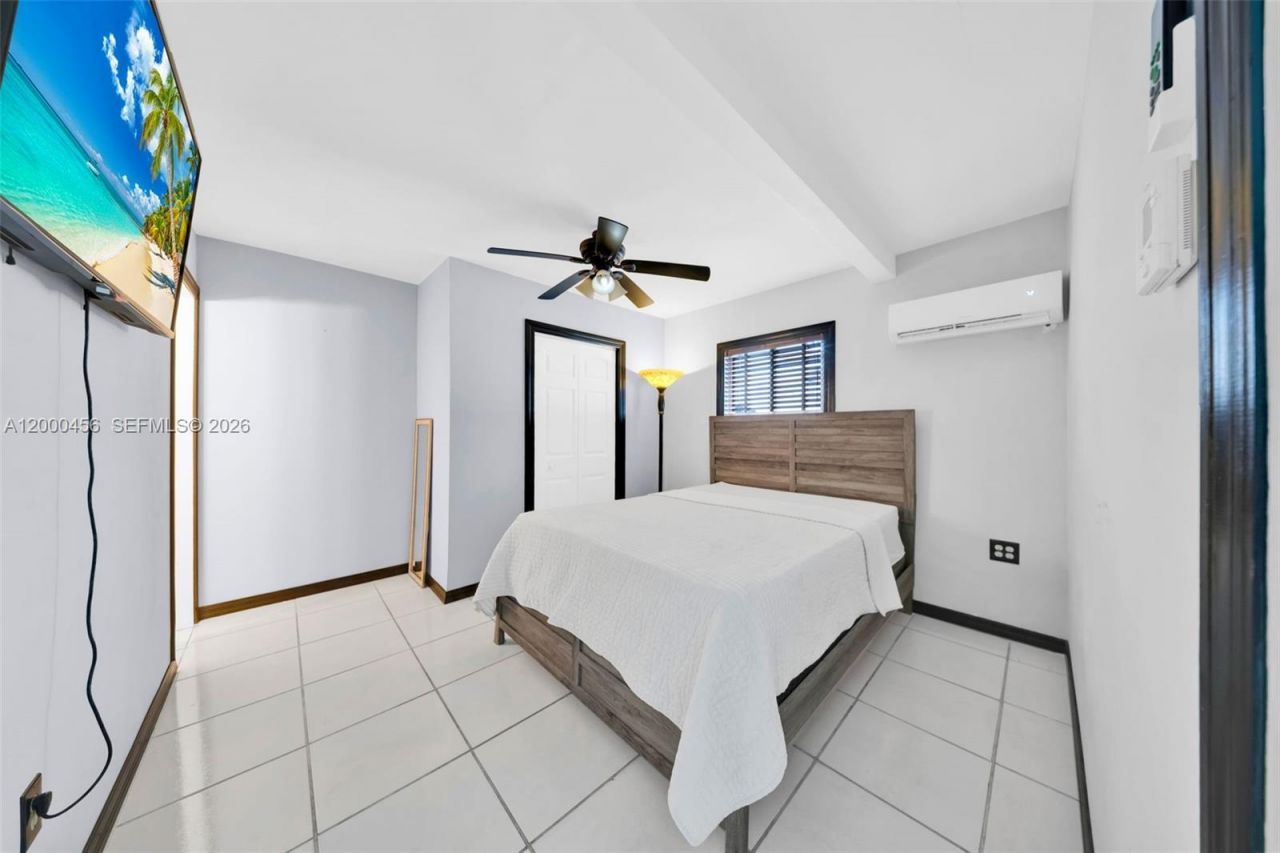 3030 NW 90th St, Miami, FL 33147 Photo