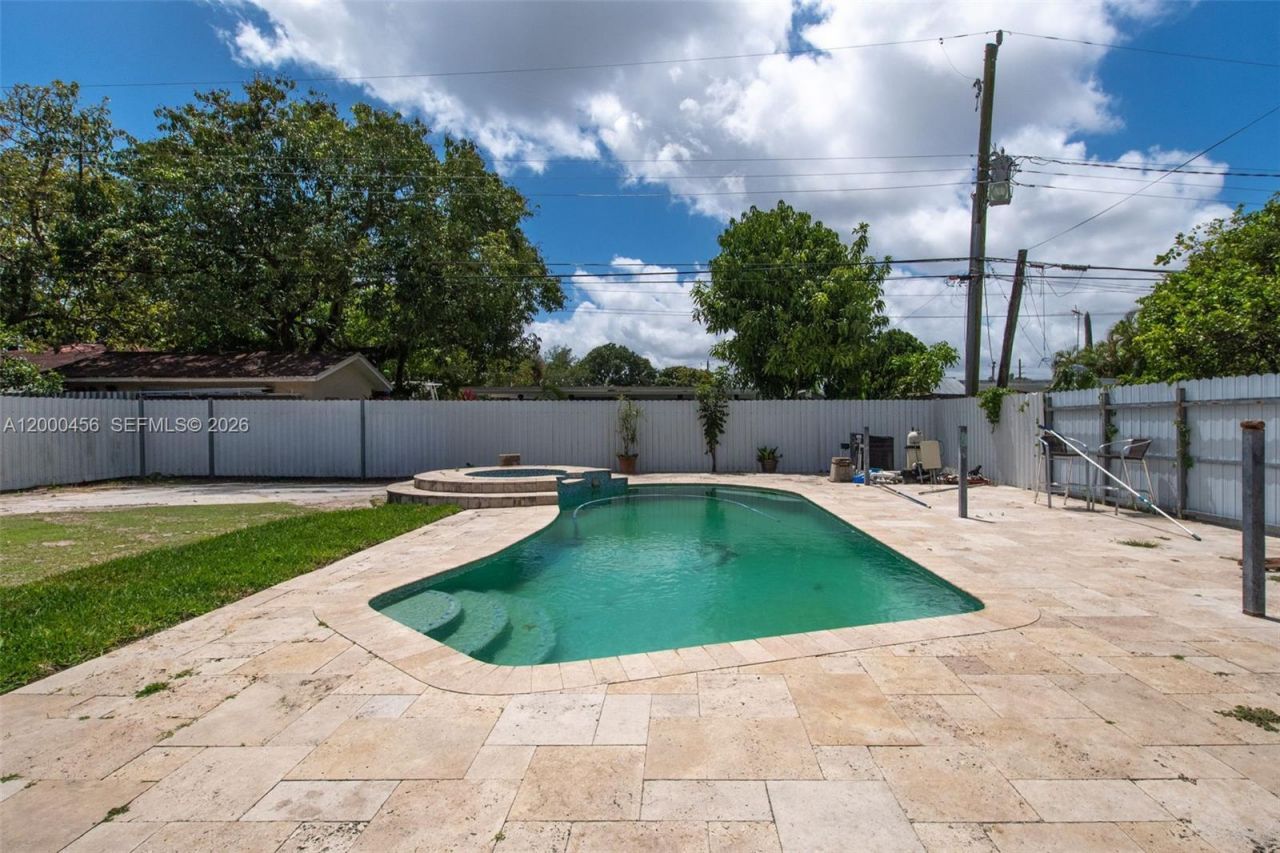 3030 NW 90th St, Miami, FL 33147 Photo