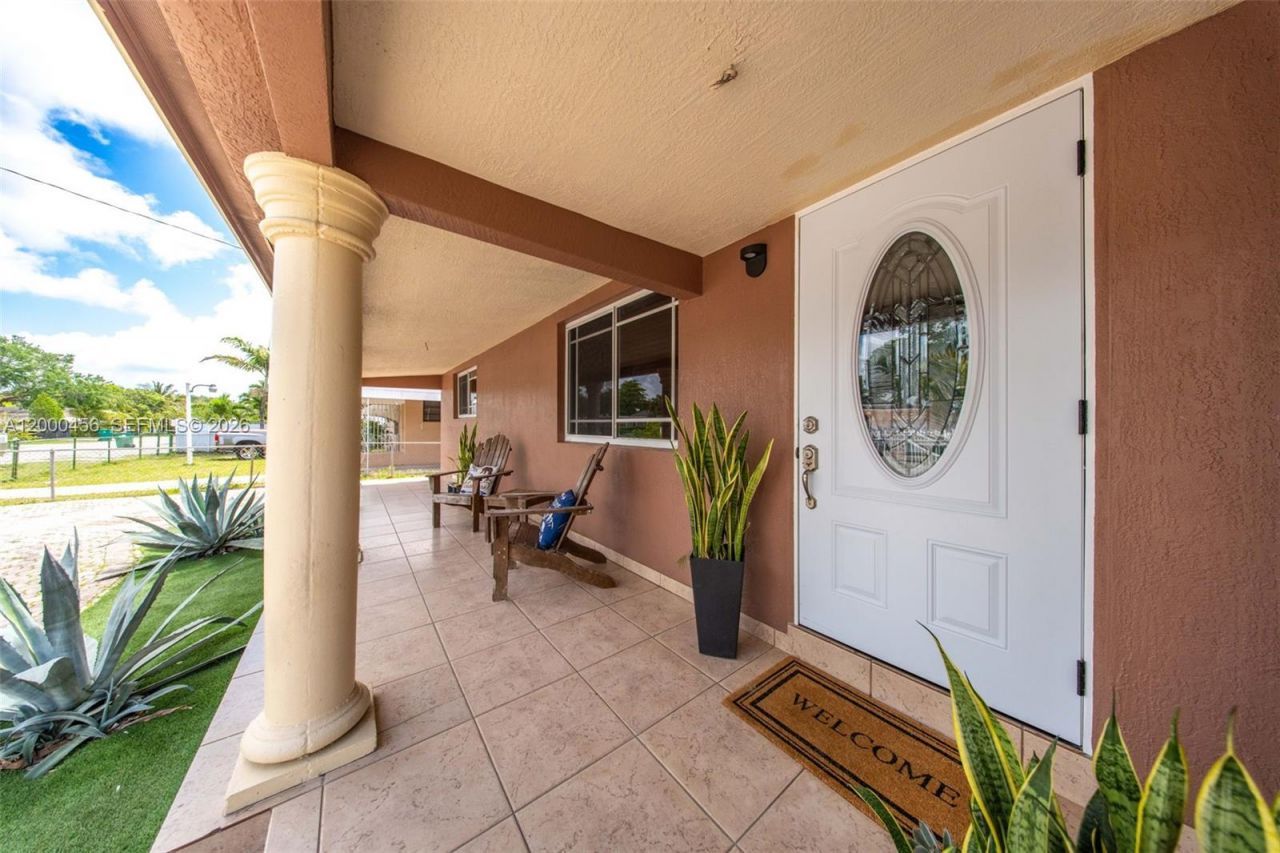 3030 NW 90th St, Miami, FL 33147 Photo