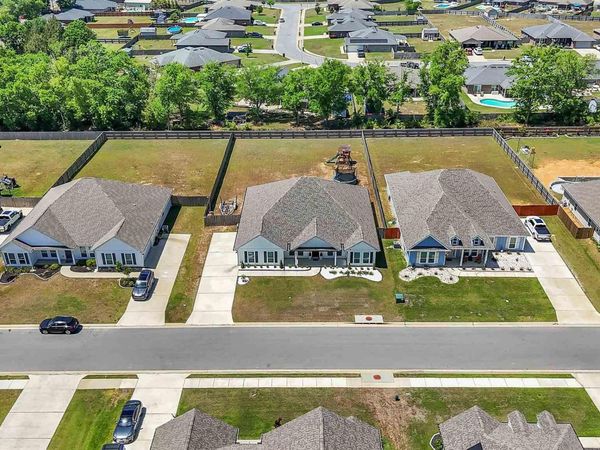 5531 Blake Ln, Pace, FL 32571