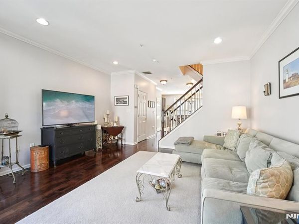 428 Newburgh Court, WEST NEW YORK, NJ 07093