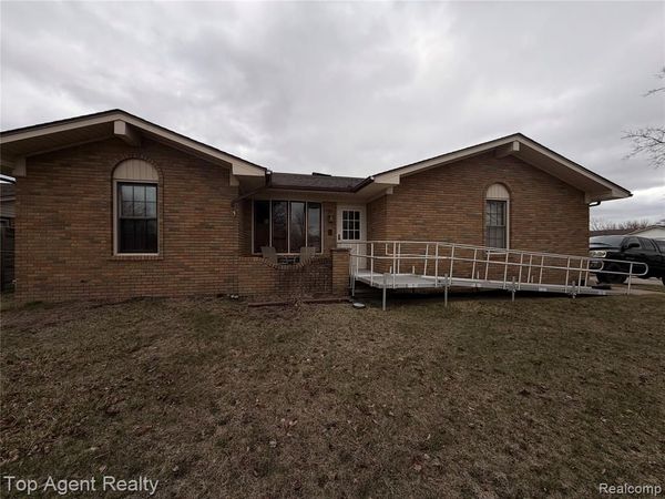 18169 Riverhill Drive, Macomb Twp, MI 48044