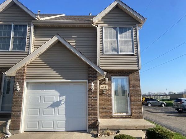 674 S Peace Road , Sycamore, IL 60178