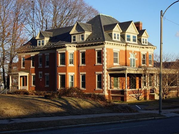 495 Appleton St, Unit 2L, Holyoke, MA 01040