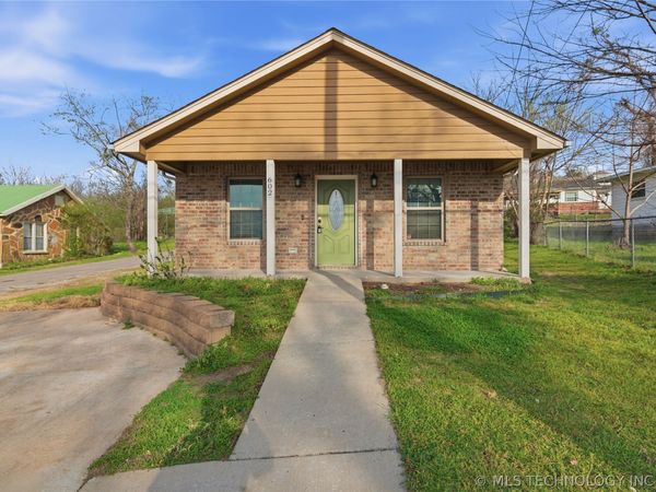 602 N Jones Avenue , Tahlequah, OK 74464