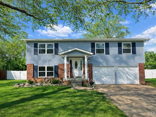 8 Creekwood Drive, St Peters, MO 63376