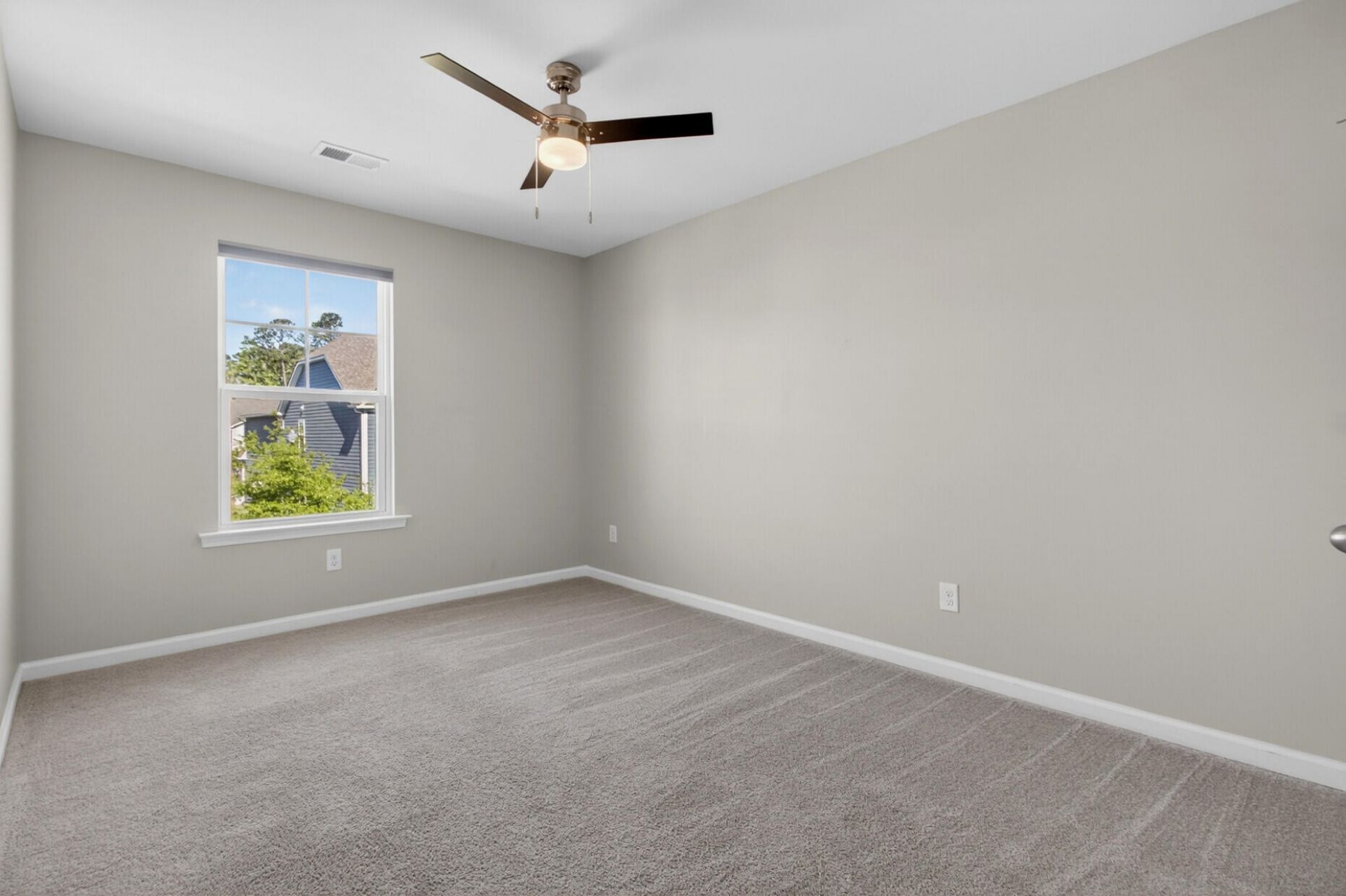 106 Trumpet Vine Drive Photo 32