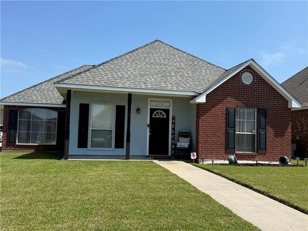 312 S OLEANA Drive, Gonzales, LA 70707