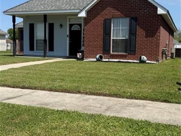 312 S OLEANA Drive, Gonzales, LA 70707