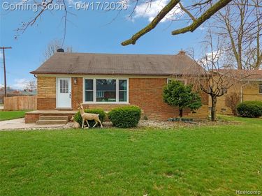 19720 Maxine Street, St. Clair Shores, MI 48080