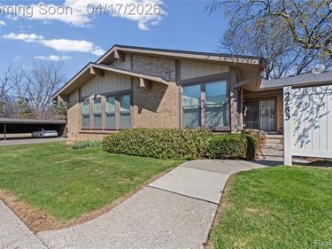 2783 Roundtree Drive, Troy, MI 48083