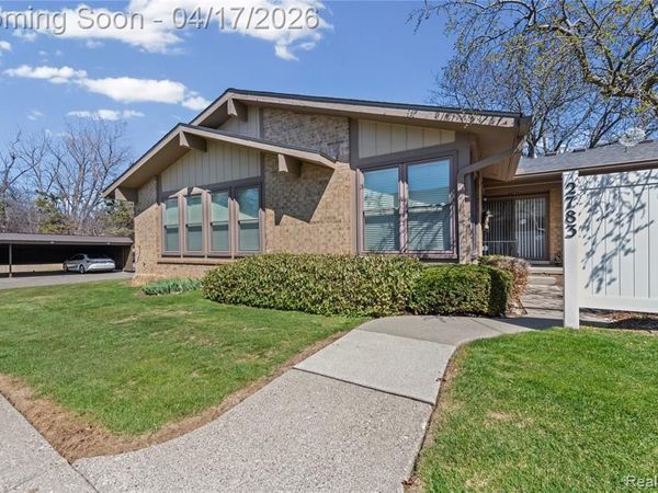 2783 Roundtree Drive, Troy, MI 48083