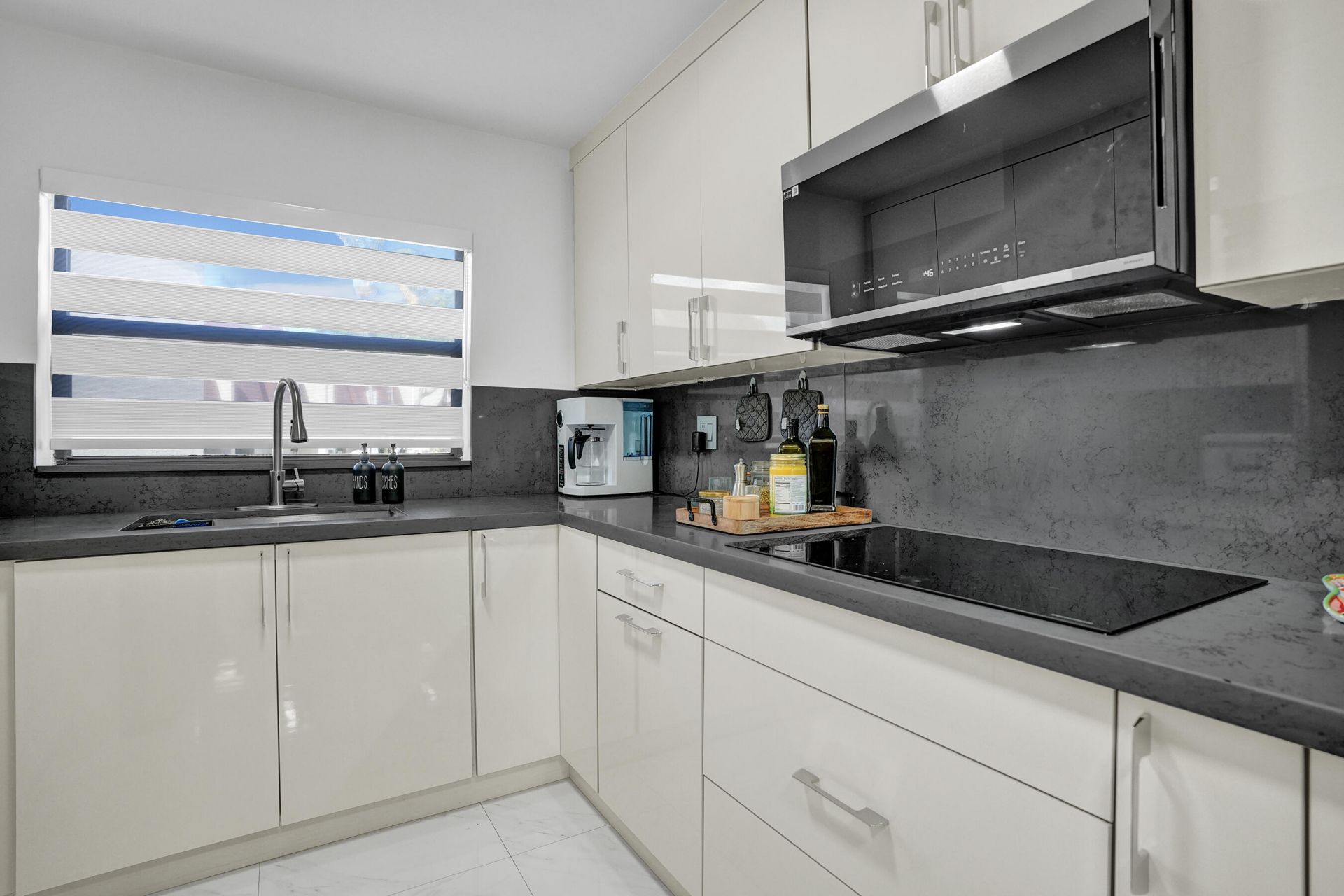 8992 Palm Tree Lane, Unit 8992, Pembroke Pines, FL 33024 Photo