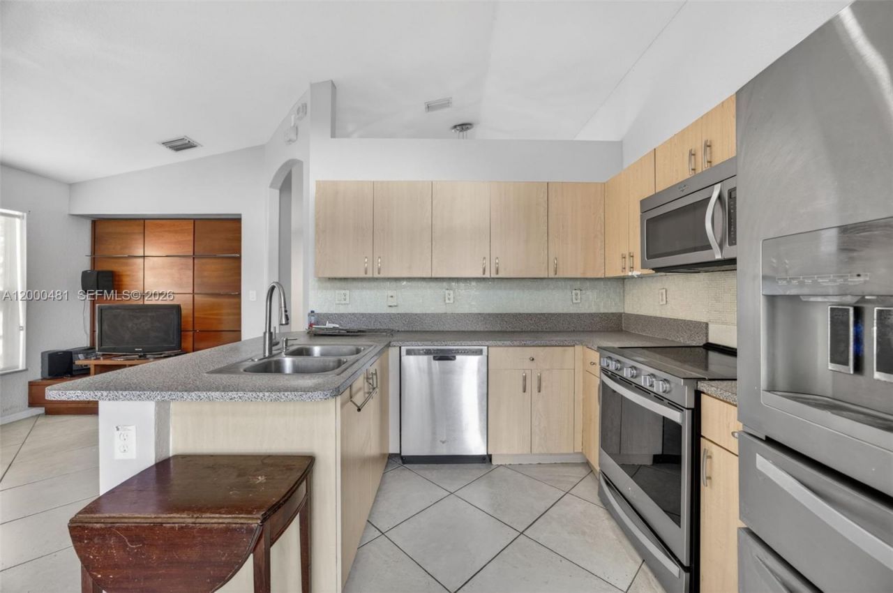 2073 SE 13th St , Homestead, FL 33035 Photo