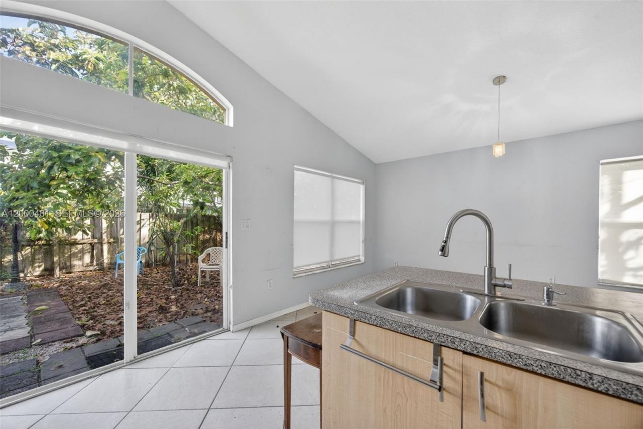 2073 SE 13th St , Homestead, FL 33035 Photo