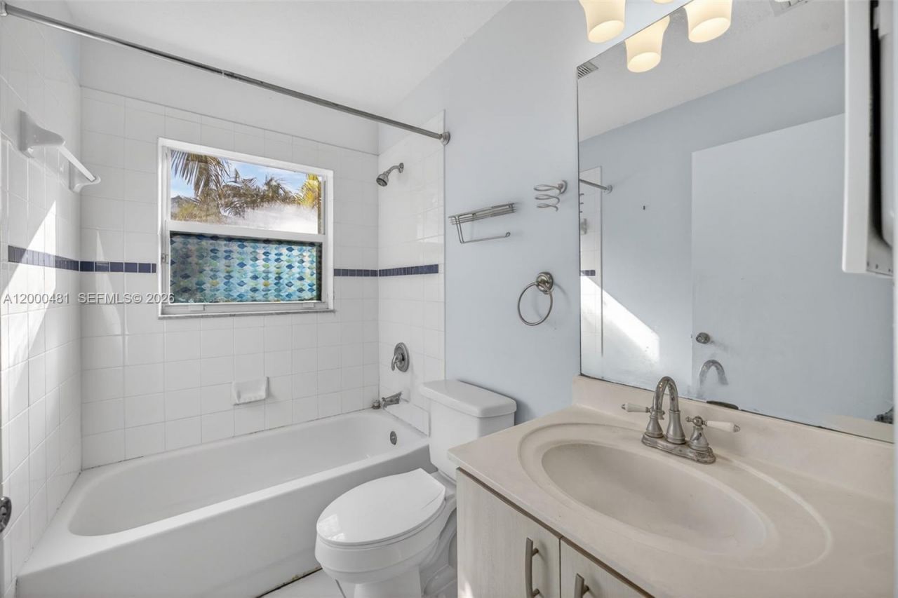 2073 SE 13th St , Homestead, FL 33035 Photo