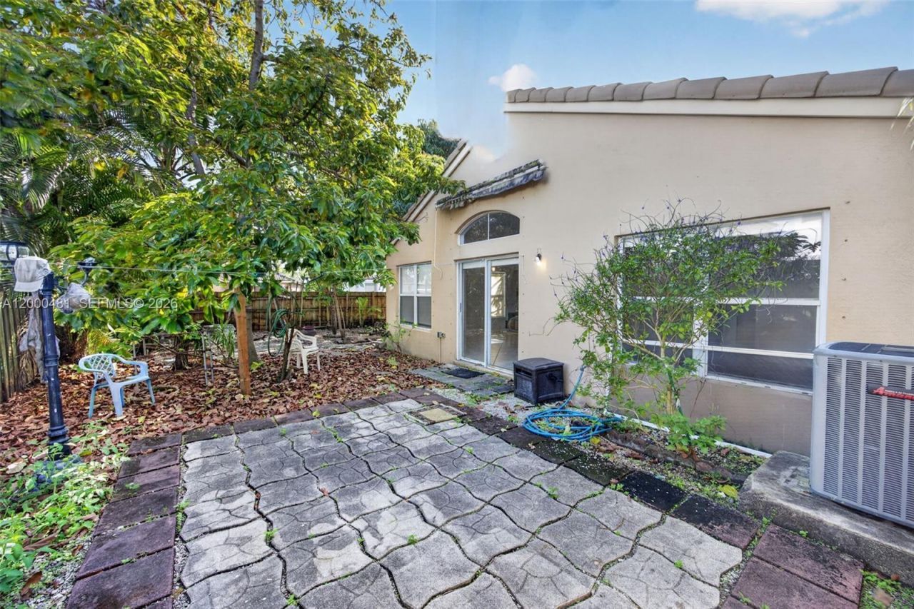 2073 SE 13th St , Homestead, FL 33035 Photo