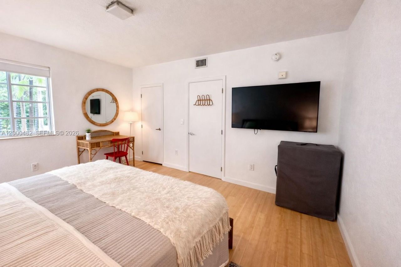 3915 N Meridian Ave, Unit 206, Miami Beach, FL 33140 Photo