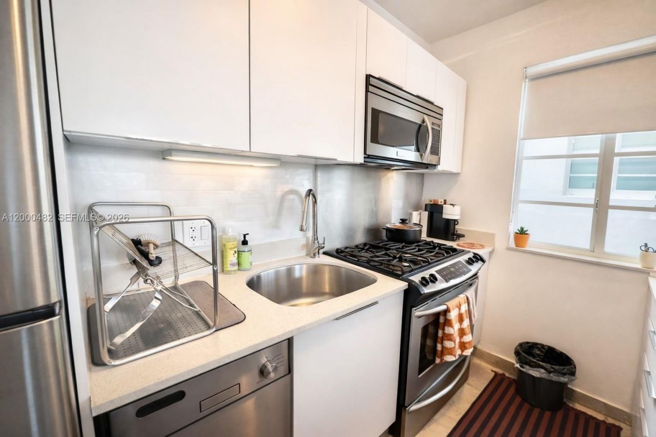 3915 N Meridian Ave, Unit 206, Miami Beach, FL 33140 Photo