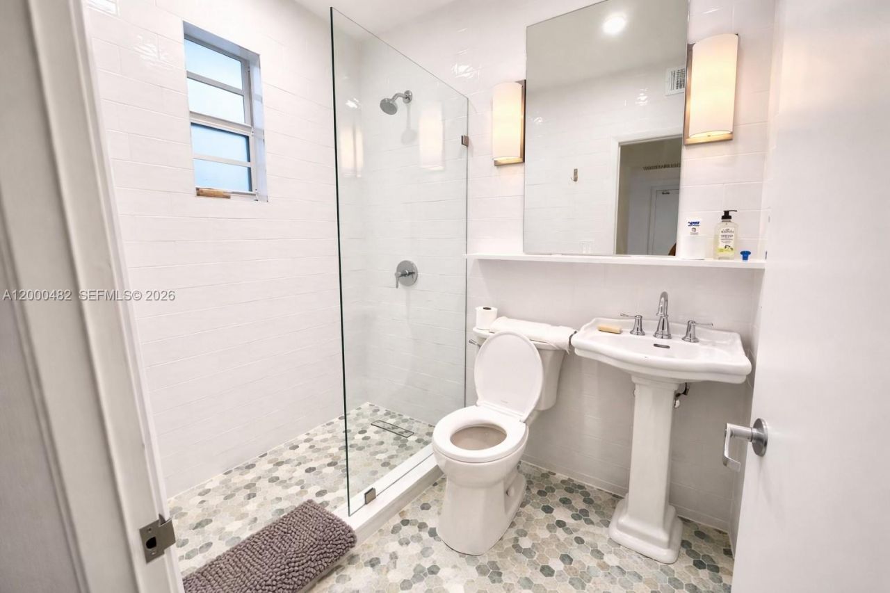 3915 N Meridian Ave, Unit 206, Miami Beach, FL 33140 Photo