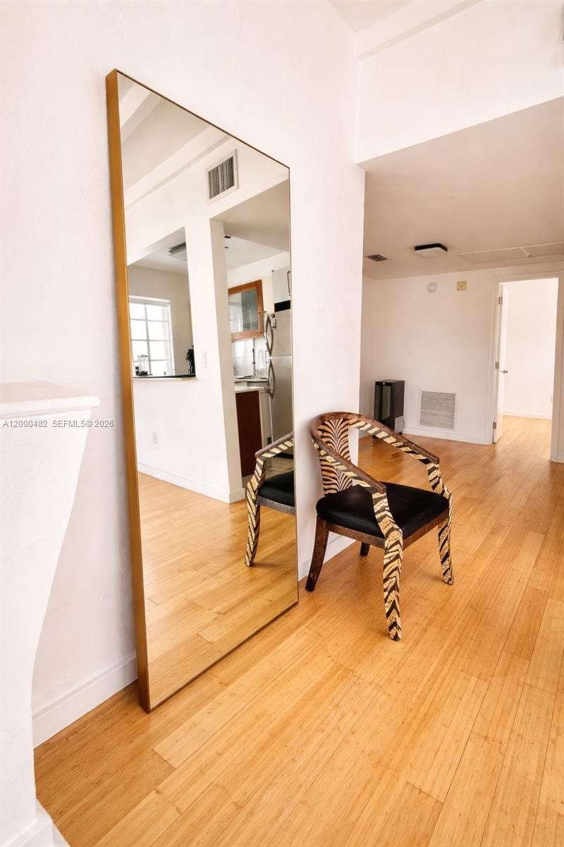 3915 N Meridian Ave, Unit 206, Miami Beach, FL 33140 Photo