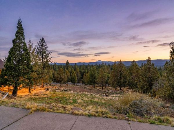 2861 NW Nightfall Circle, Bend, OR 97703
