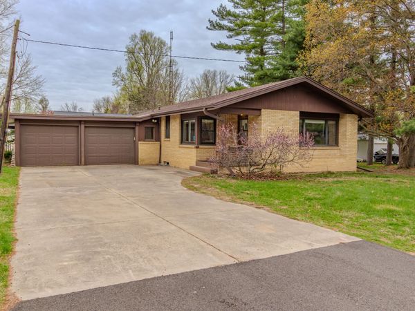 17427 Carver Road, Hudson, IL 61748