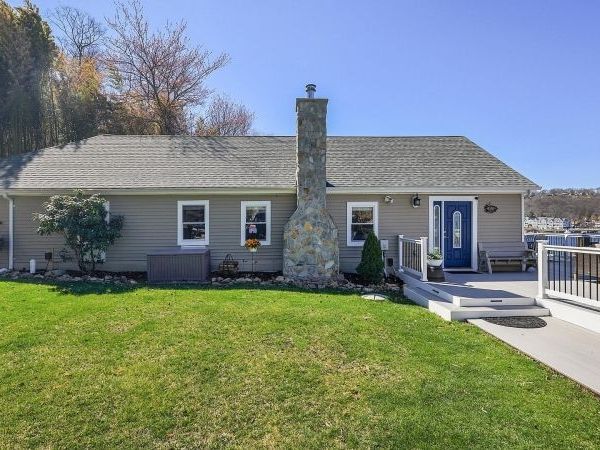 373 Lakeside Blvd, Hopatcong, NJ 07843