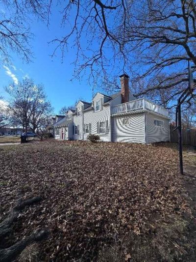 1625 SW Lakeside Drive, Topeka, KS 66604 Main Photo