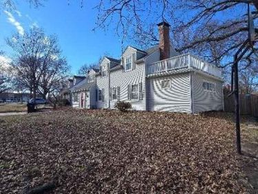 1625 SW Lakeside Drive, Topeka, KS 66604