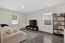 123 Vistawood Drive photo 4