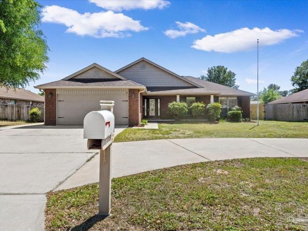 4015 Berry Cir, Pace, FL 32571