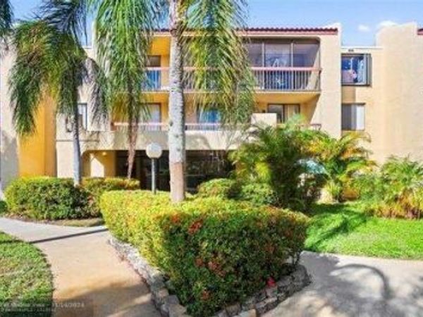 733 SE 1st Way, Unit 105, Deerfield Beach, FL 33441