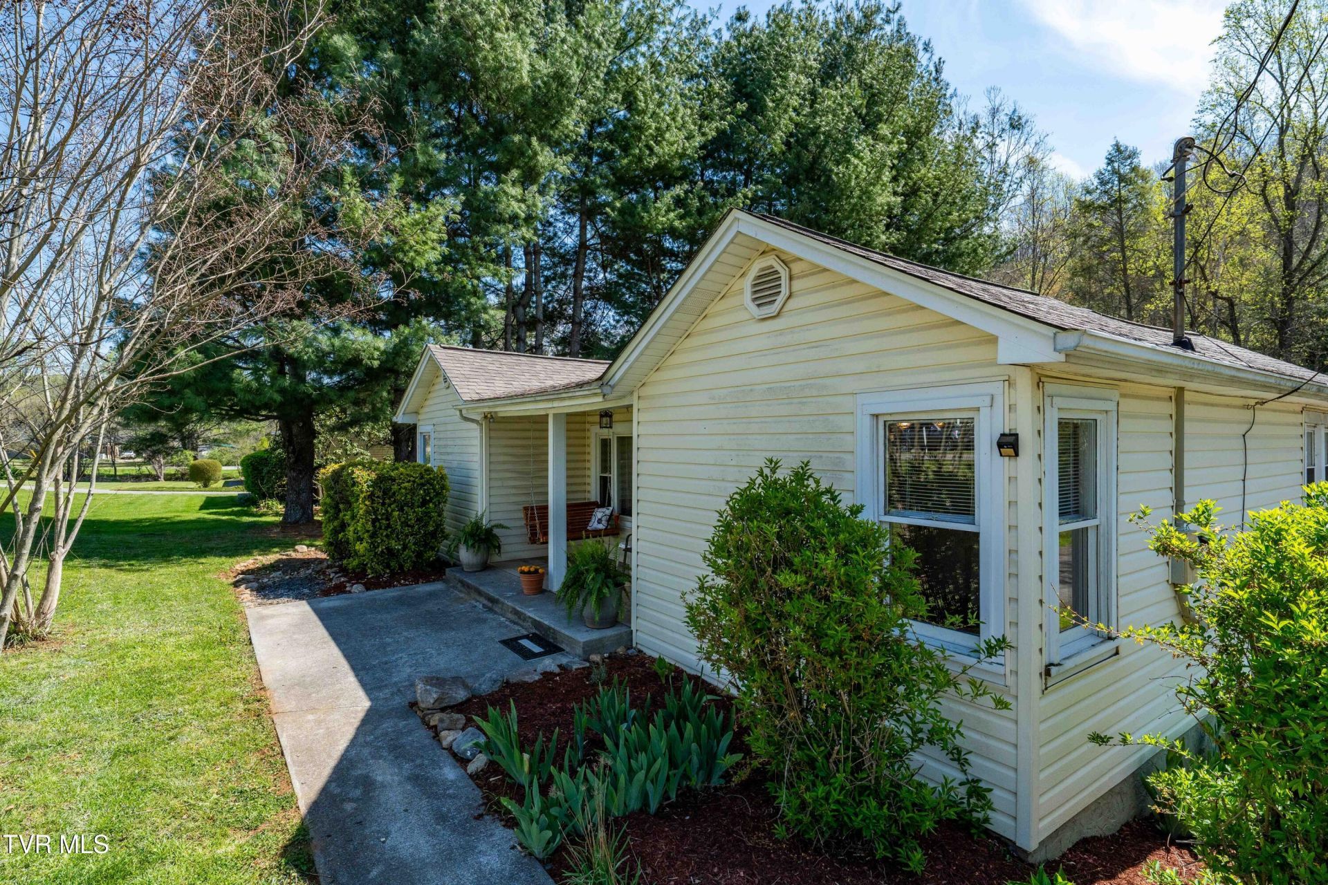 1676 Tn-91, Elizabethton, TN 37643 Main Photo