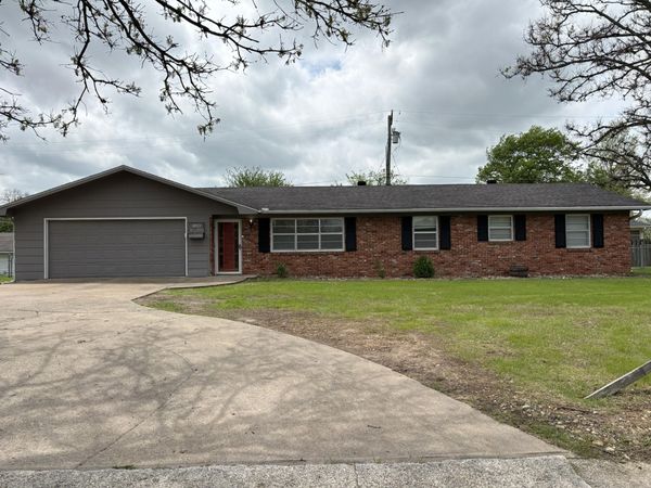 1021 Skyline Drive, Neosho, MO 64850