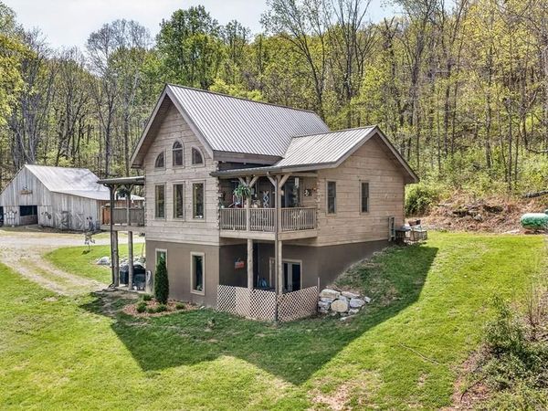 1218 Moody Rd, Byrdstown, TN 38549