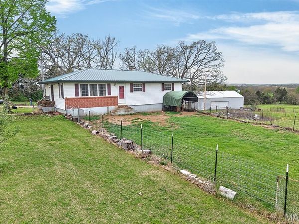 27 Pleasant Knoll Road , Stoutland, MO 65567