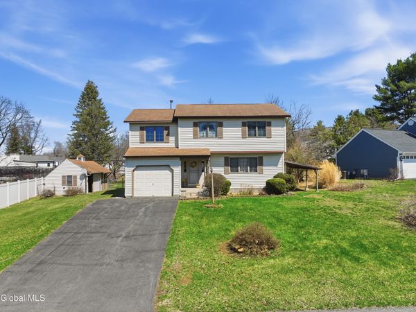 14 Leonard Drive, Schenectady, NY 12309