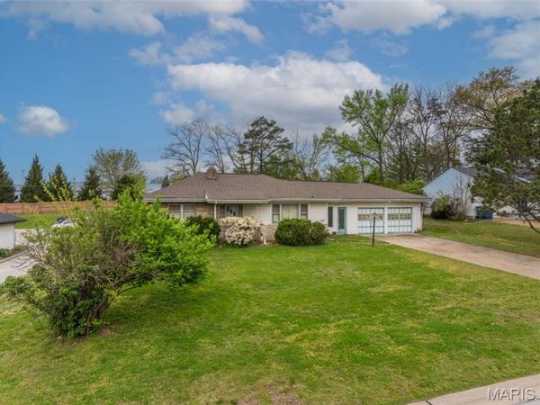 107 Lock Drive , Ballwin, MO 63011