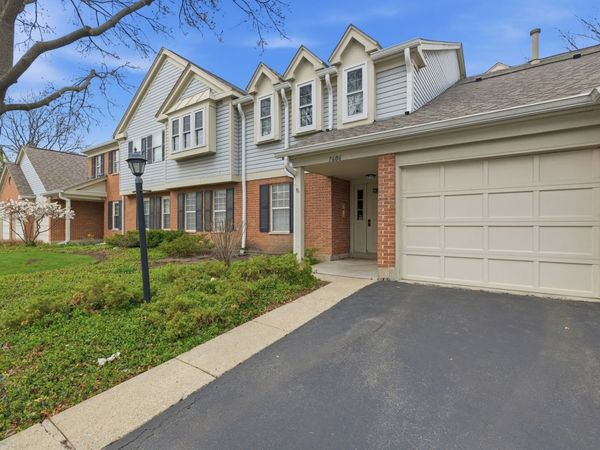 1606 PENNSBURY Court , Unit C2, Wheeling, IL 60090