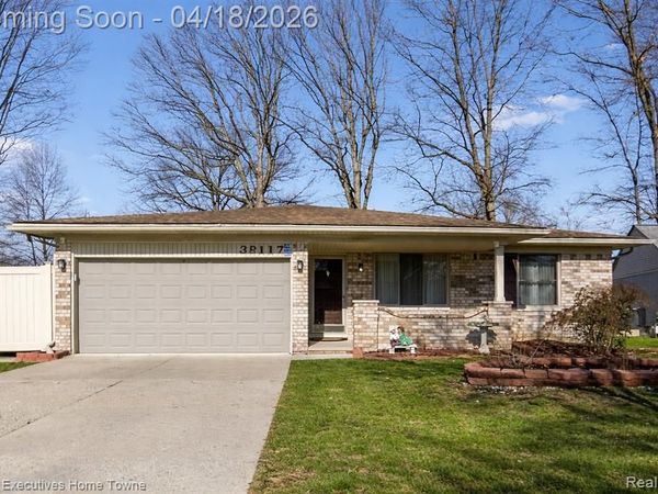39117 Della Rosa Drive, Sterling Heights, MI 48313