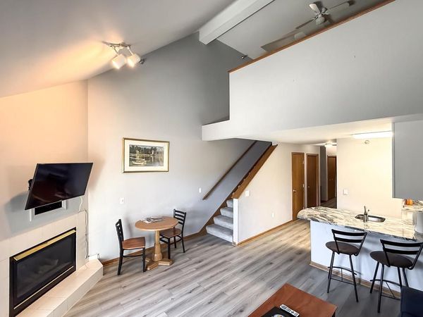 111 Center STREET, Unit 403, Lake Geneva, WI 53147