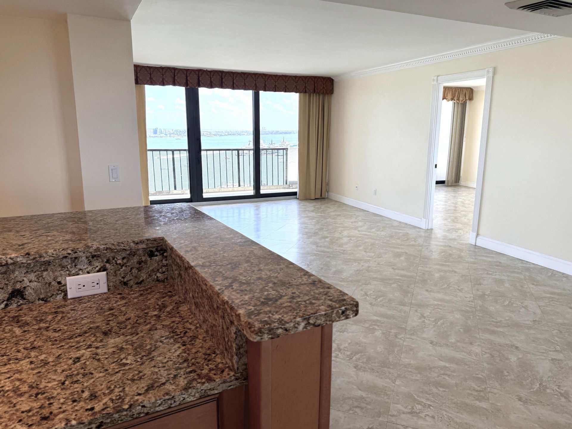 5200 N Flagler Drive, Unit 1604, West Palm Beach, FL 33407 Photo