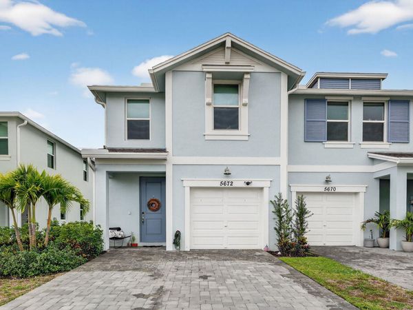 5672 SE Edgewater Circle, Stuart, FL 34997