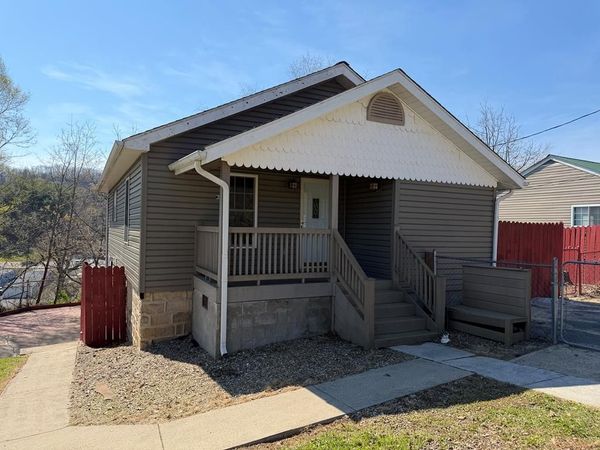 131 Avery St, CRAB ORCHARD, WV 25827