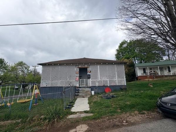 113 Ridge Ave., BECKLEY, WV 25801